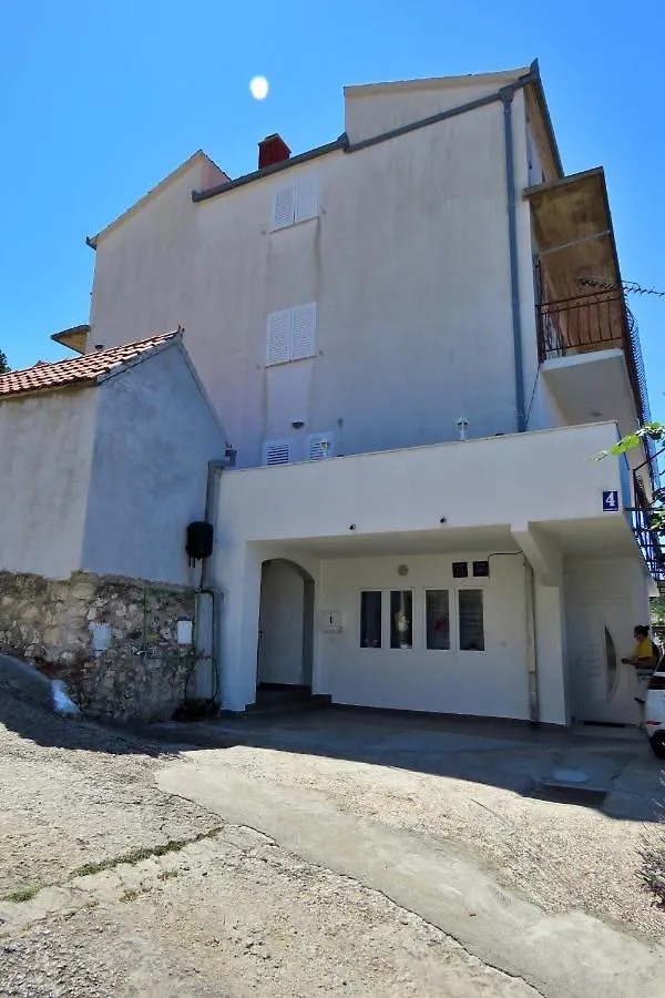 טרוגיר Studio Apartment Liovic