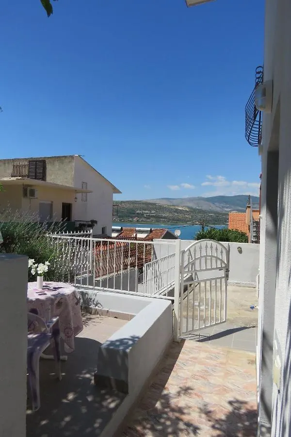 טרוגיר Studio Apartment Liovic