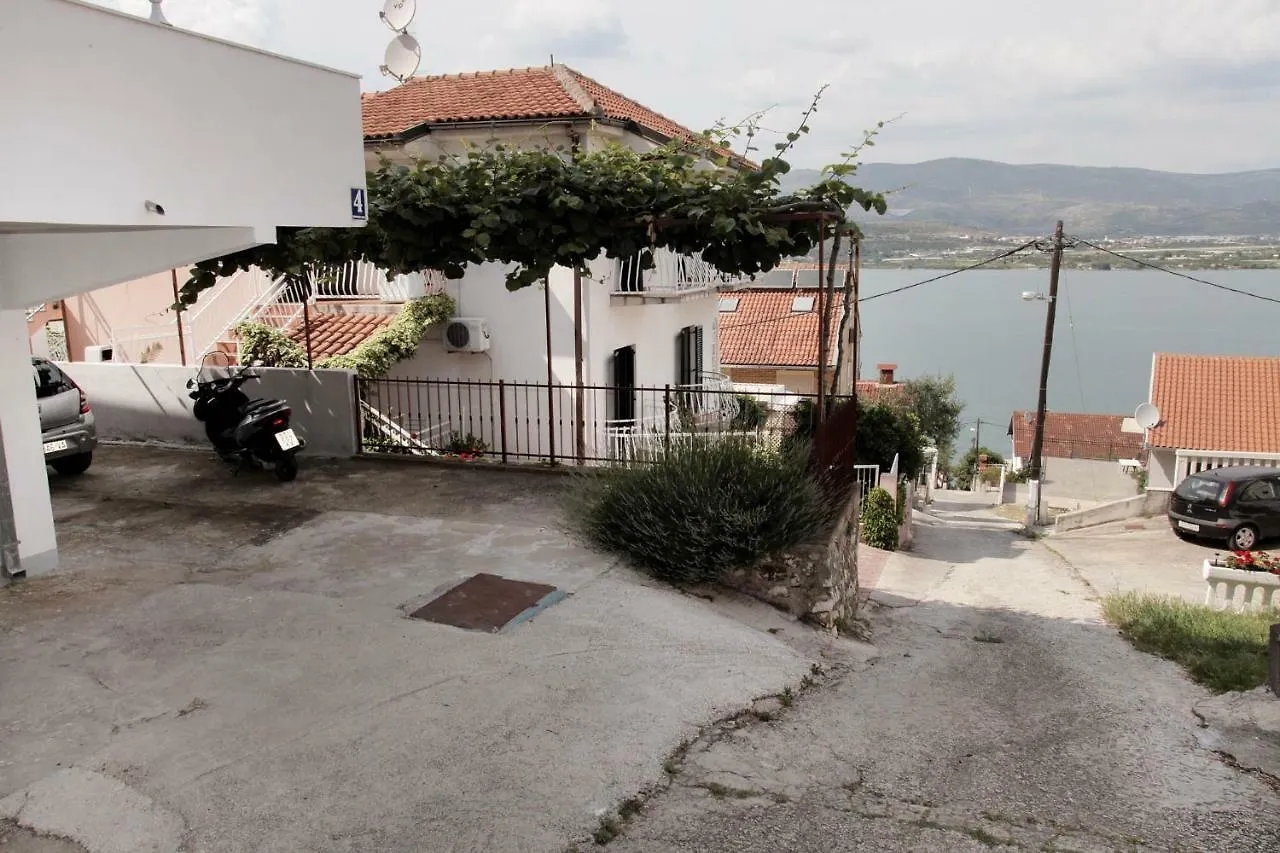 טרוגיר Studio Apartment Liovic