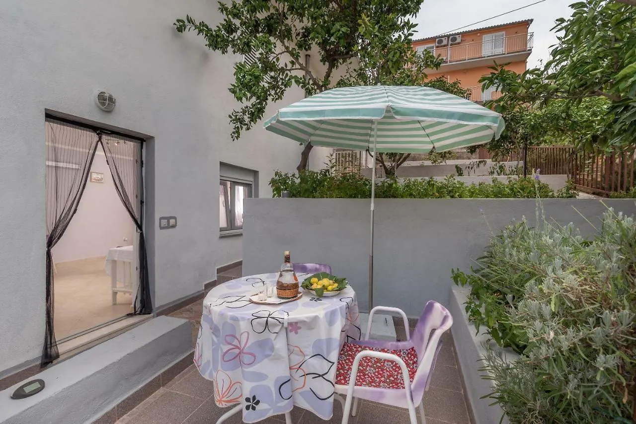 טרוגיר Studio Apartment Liovic