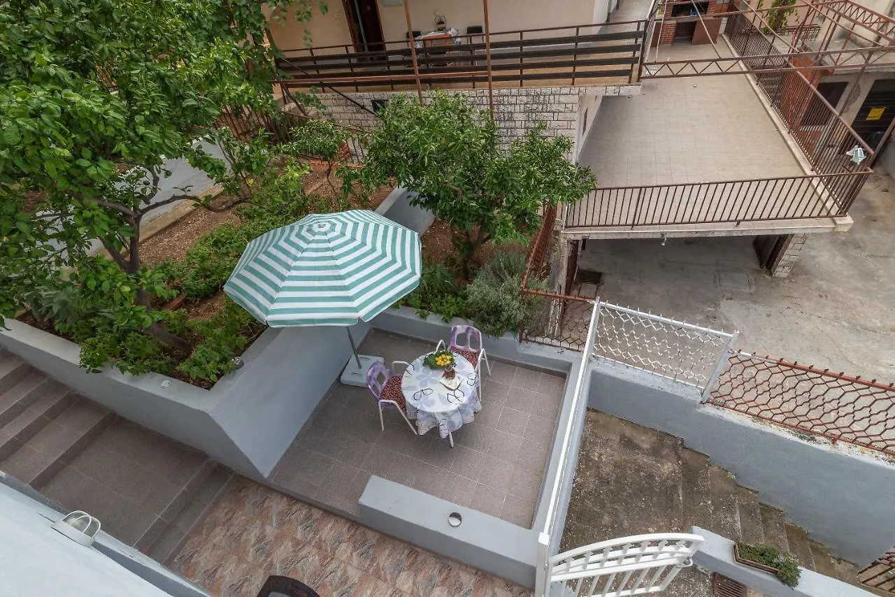 טרוגיר Studio Apartment Liovic